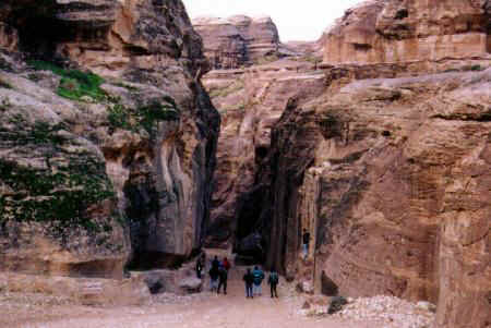 petra_siq.jpg (32154 bytes)